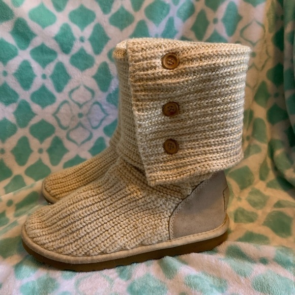 Ugg classic cardy boots in cream and gold. 6 - Picture 1 of 8